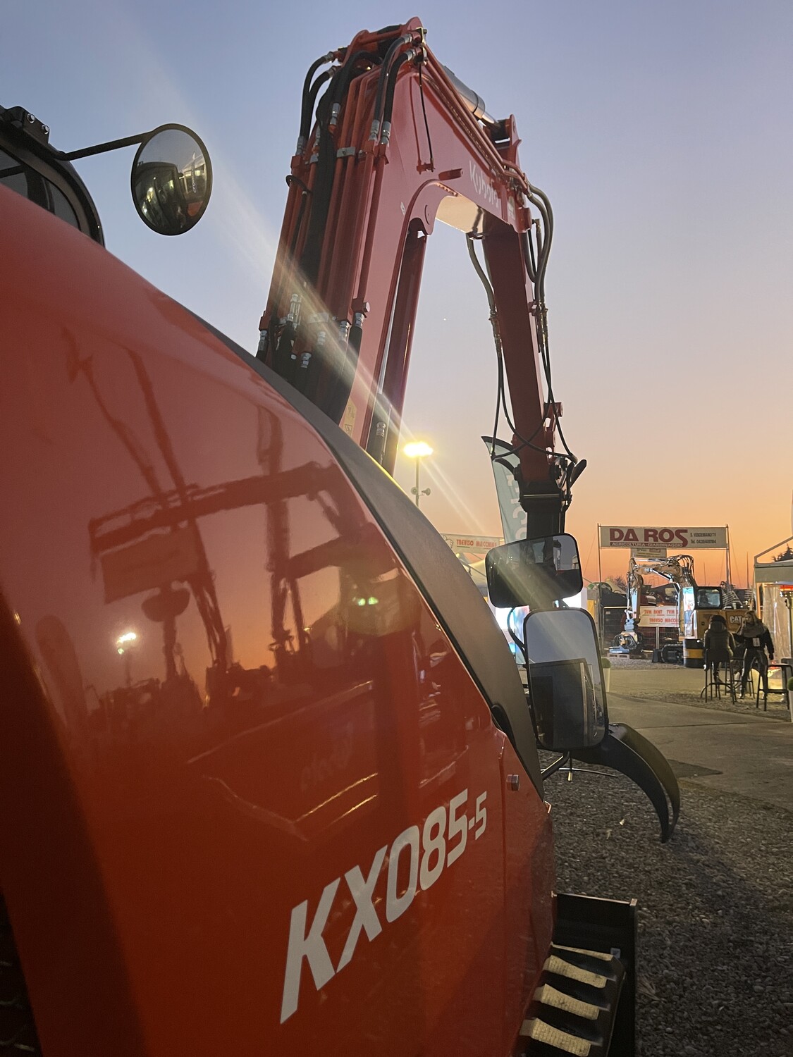 Lo scorcio di uno dei mezzi MMT della Franco Clò alla fiera di Santa Lucia - Franco Clò Macchine Movimento Terra