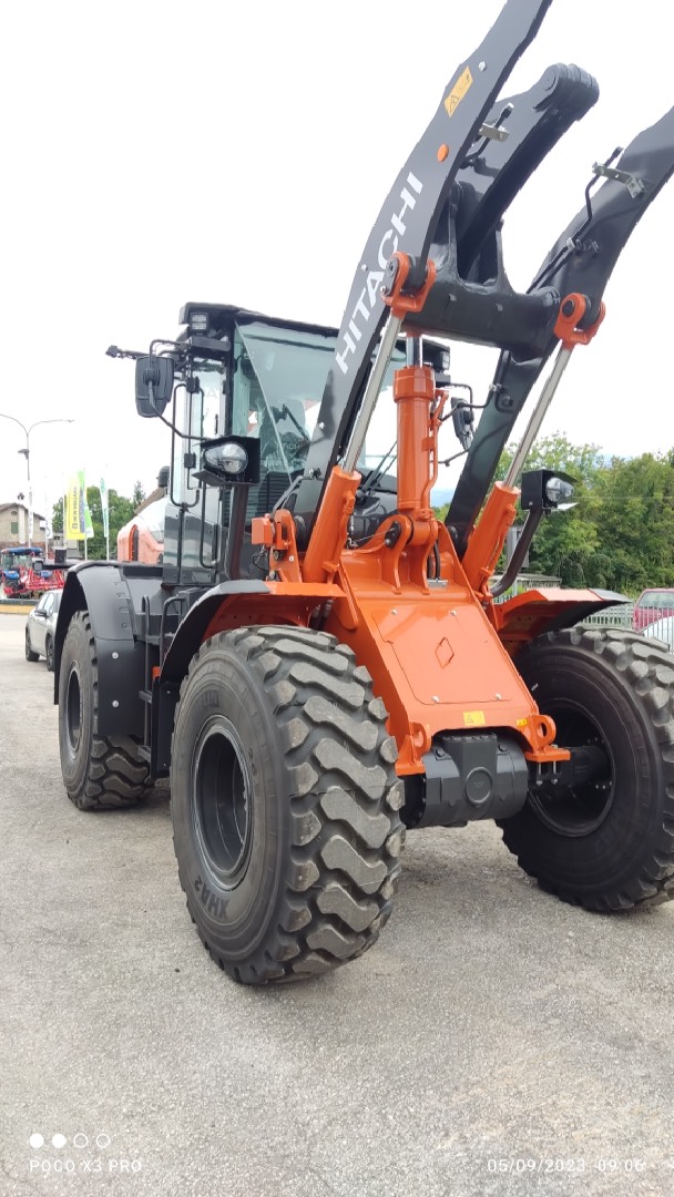 Pala gommata grande HITACHI ZW 160-7 TPD - Franco Clò Macchine Movimento Terra