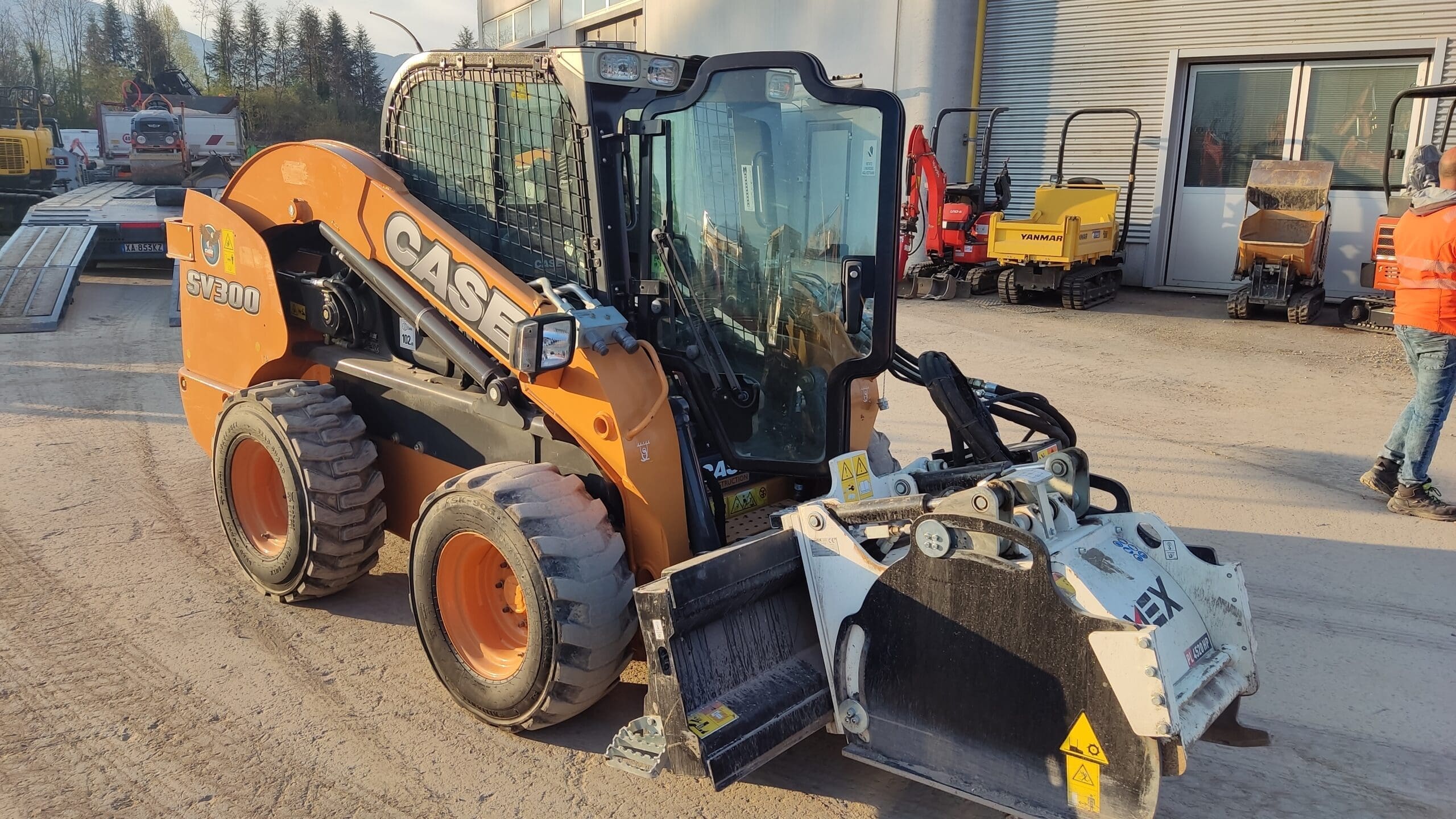 Pala compatta gommata CASE SV 300 HF - Franco Clò Macchine Movimento Terra