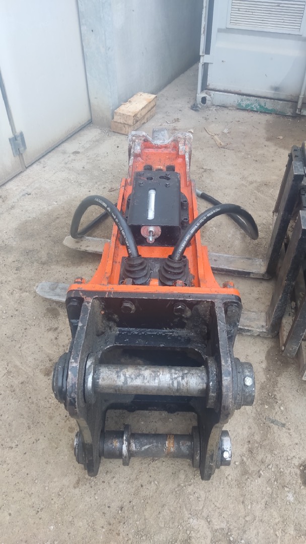 Martello idraulico YANTAI EDT 2000 - Franco Clò Macchine Movimento Terra