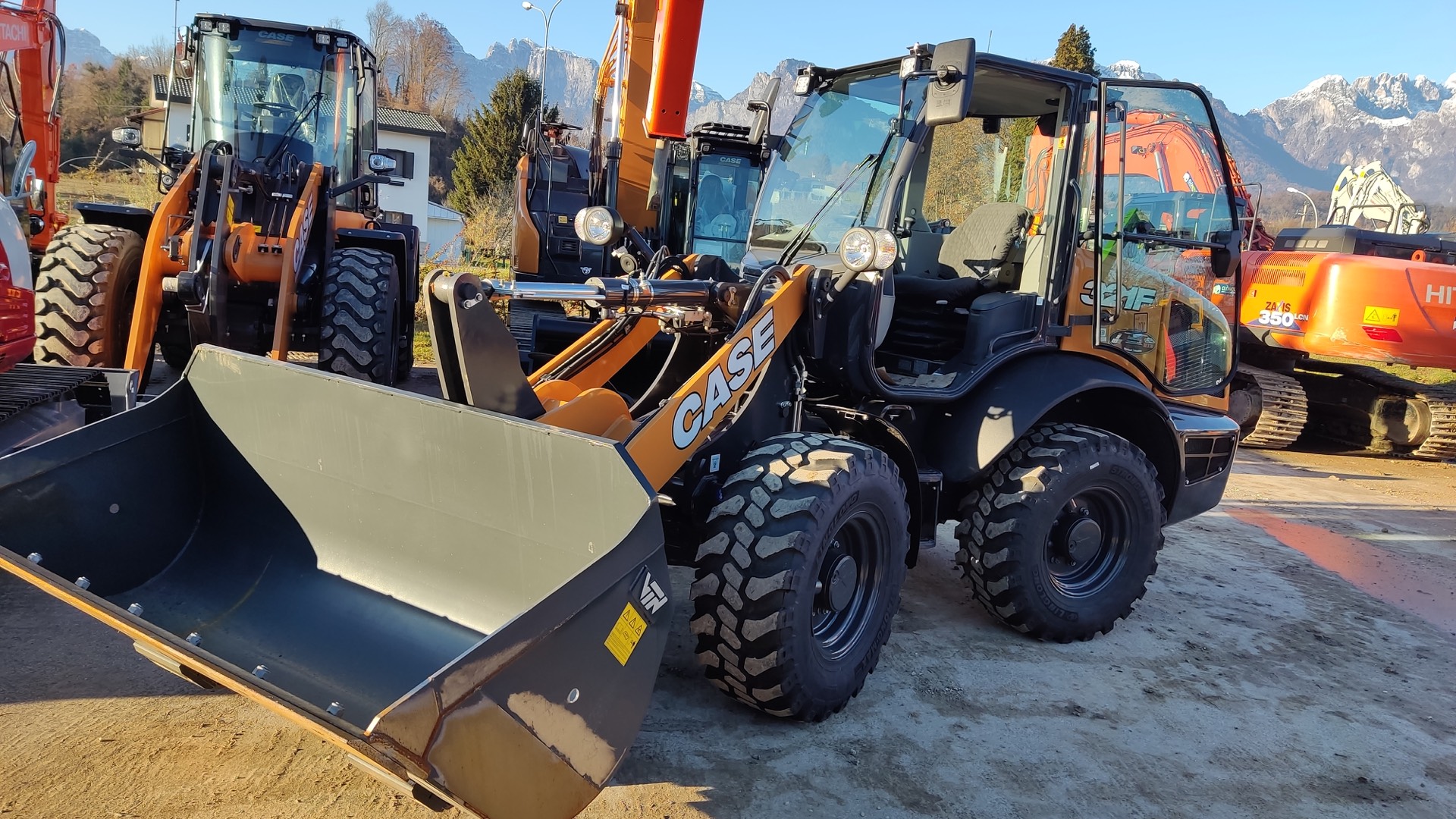 Pala gommata media CASE 321 F - Franco Clò Macchine Movimento Terra