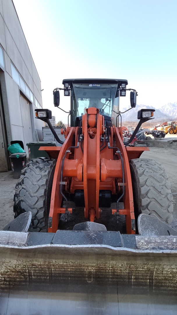 Pala gommata grande HITACHI ZW 180-6 - Franco Clò Macchine Movimento Terra