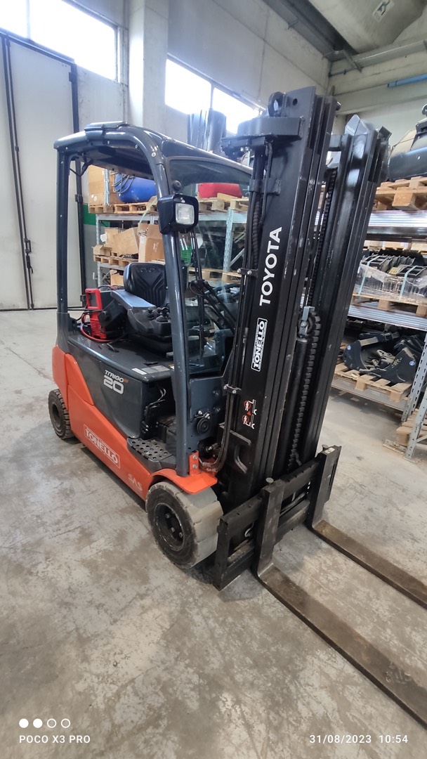 Sollevatore TOYOTA 8FBMT20 - Franco Clò Macchine Movimento Terra