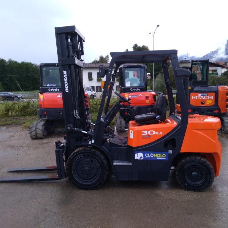 Sollevatore DOOSAN D 30 GP - Franco Clò Macchine Movimento Terra