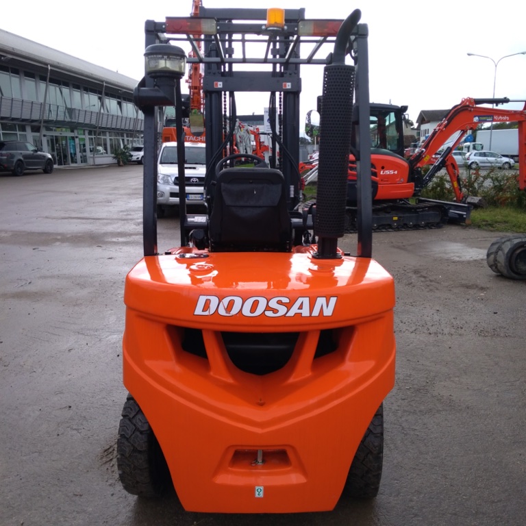 Sollevatore DOOSAN D 30 GP - Franco Clò Macchine Movimento Terra