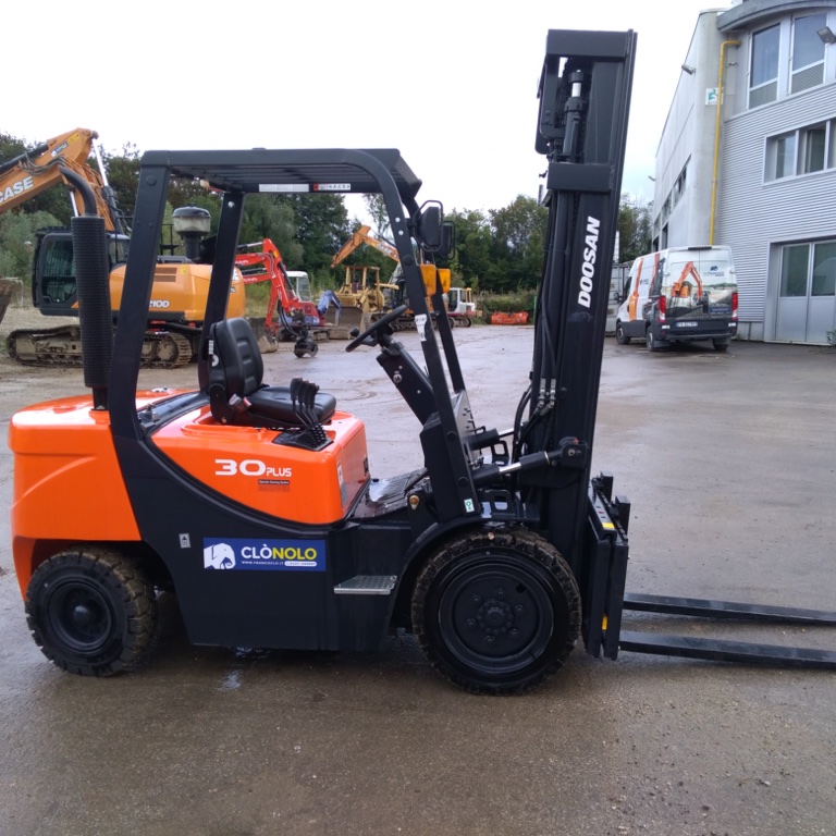 Sollevatore DOOSAN D 30 GP - Franco Clò Macchine Movimento Terra