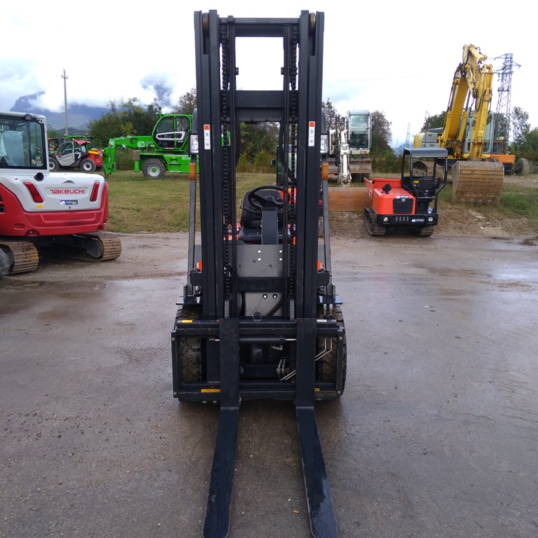 Sollevatore DOOSAN D 30 GP - Franco Clò Macchine Movimento Terra