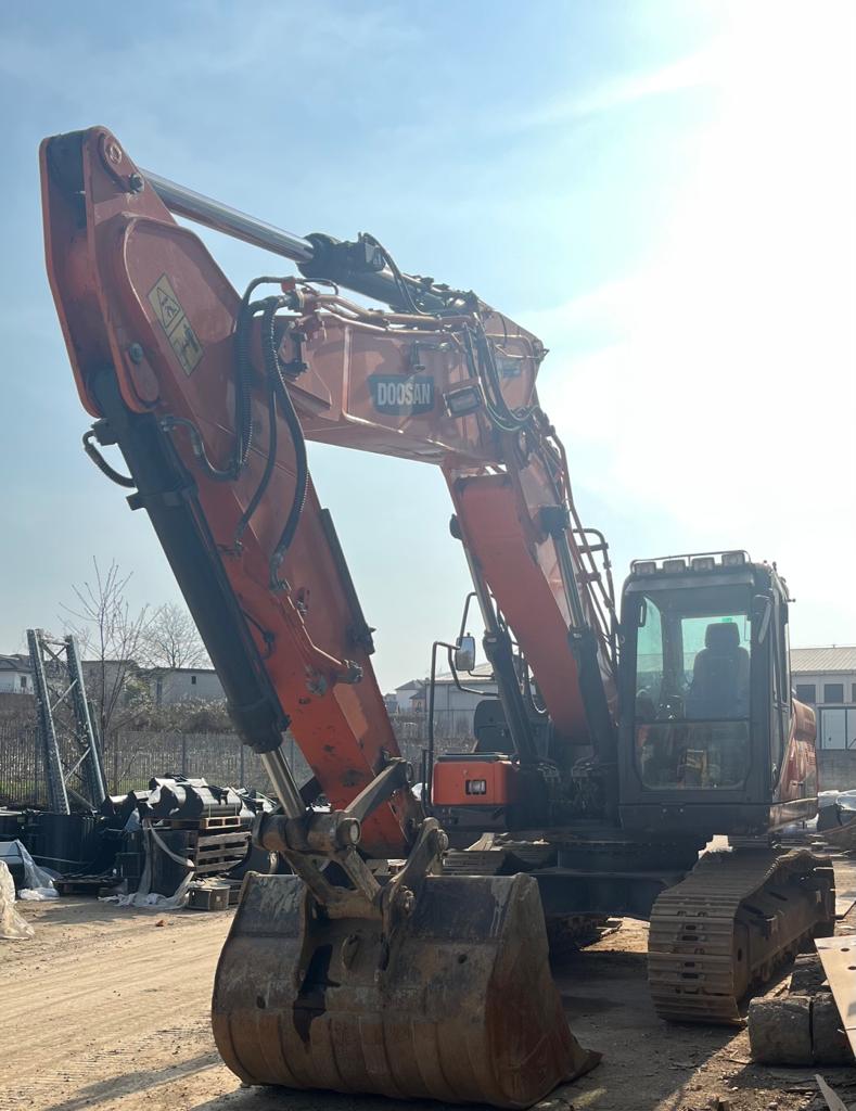 Escavatore cingolato DOOSAN DX235NLC-5 2P - Franco Clò Macchine Movimento Terra