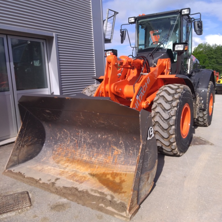 Pala gommata grande HITACHI ZW150-6 - Franco Clò Macchine Movimento Terra