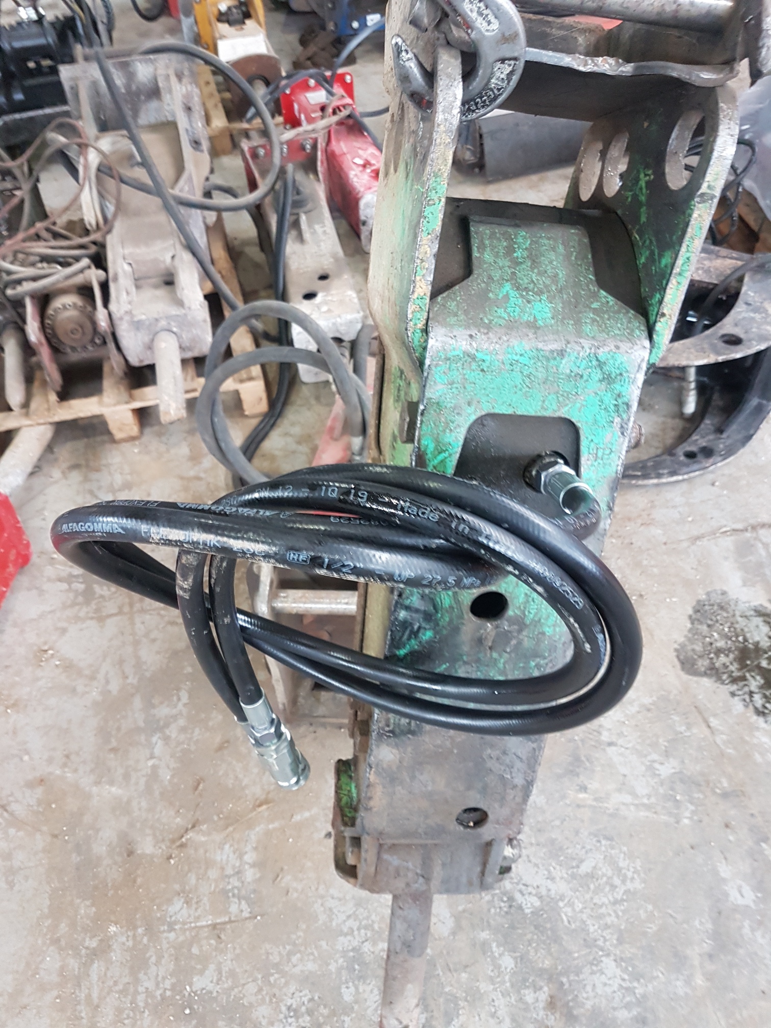 Martello idraulico Montabert per miniescavatori 20 q.li - Franco Clò Macchine Movimento Terra