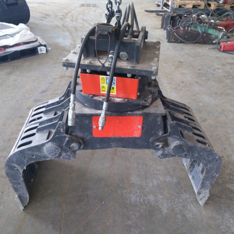 Pinza selezionatrice PF 250 in CR50 per 50-80 q.li - Franco Clò Macchine Movimento Terra