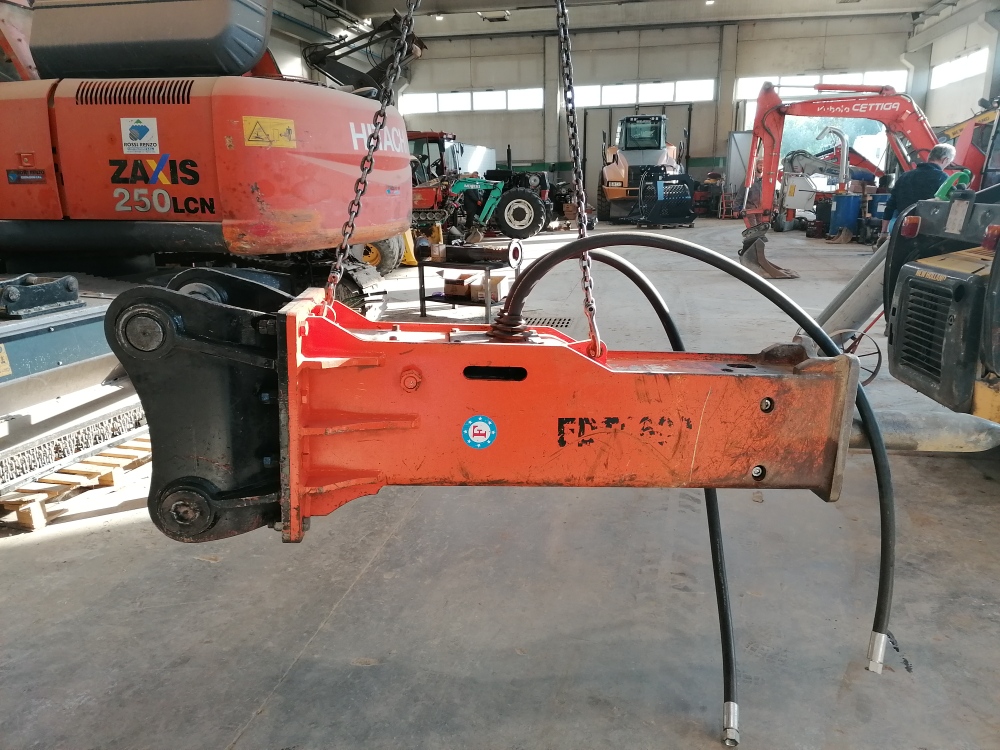 Martello demolitore idraulico YANTAI EDT 1600 - Franco Clò Macchine Movimento Terra