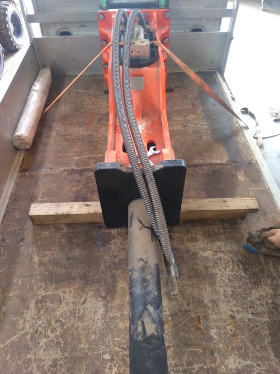 Martello idraulico YANTAI EDT 3000 - Franco Clò Macchine Movimento Terra