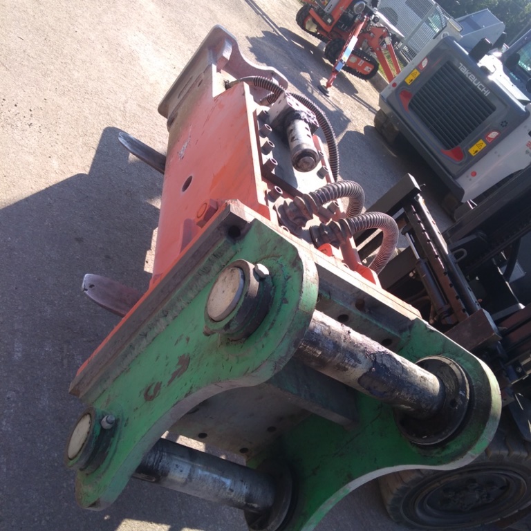 Martello idraulico YANTAI EDT 3000 - Franco Clò Macchine Movimento Terra