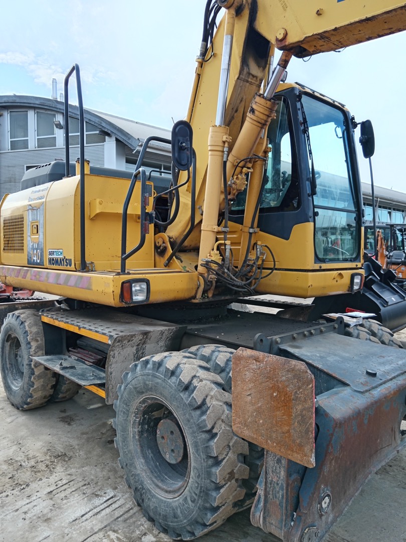 Escavatore gommato KOMATSU PW140-7 2P - Franco Clò Macchine Movimento Terra