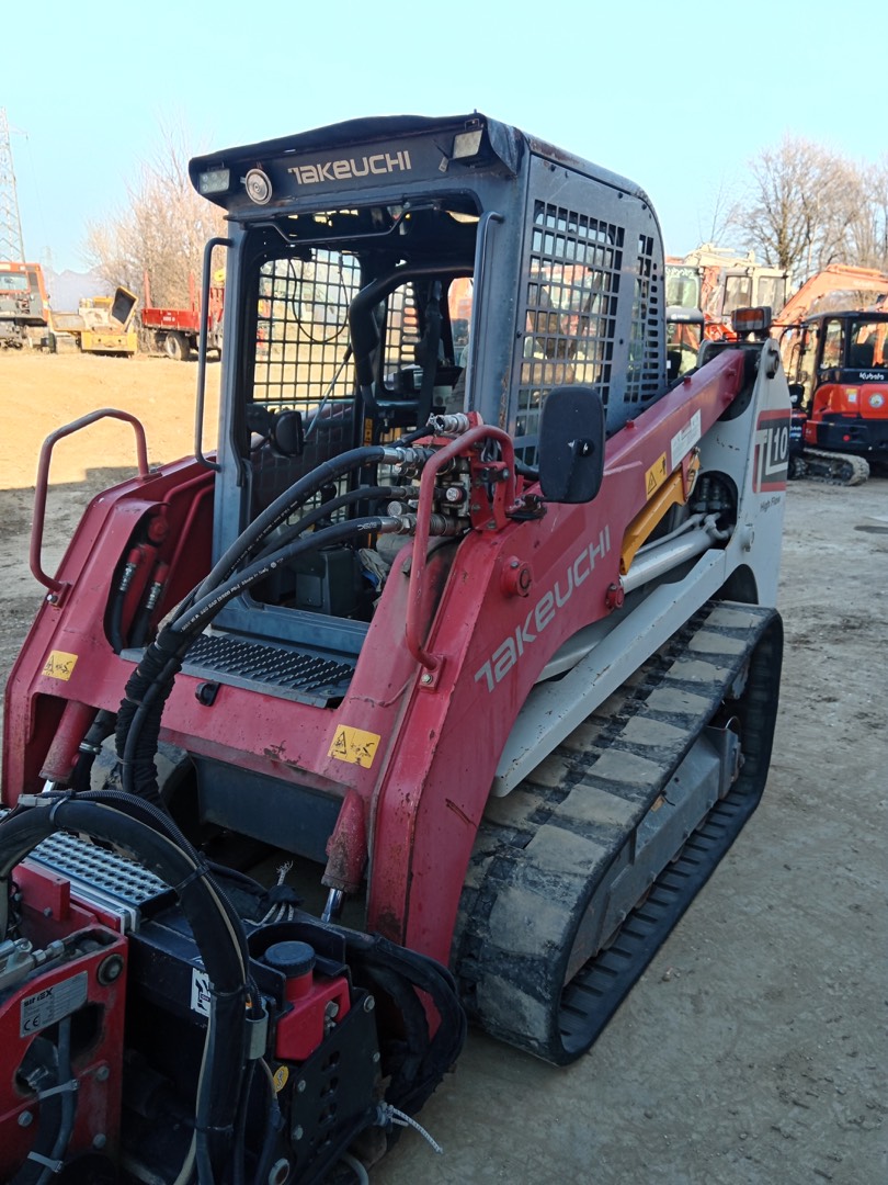 Pala compatta cingolata TAKEUCHI TL10V2 - Franco Clò Macchine Movimento Terra