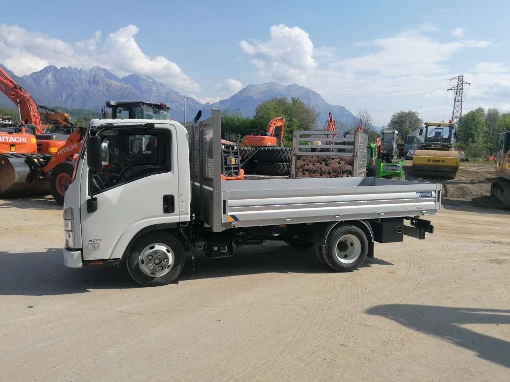 Autocarro ISUZU M21TT BLEU E6d - Franco Clò Macchine Movimento Terra