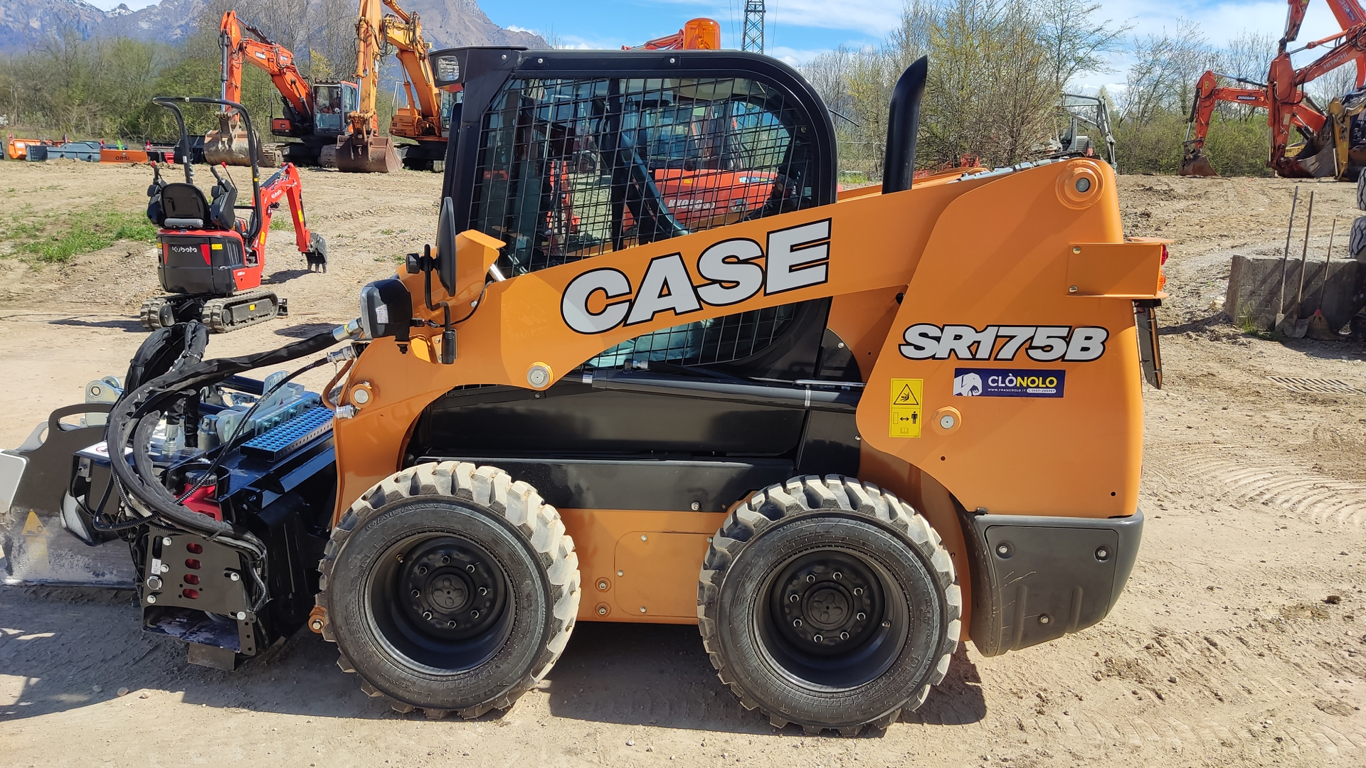 Pala compatta gommata CASE SR 175 B HF - Franco Clò Macchine Movimento Terra