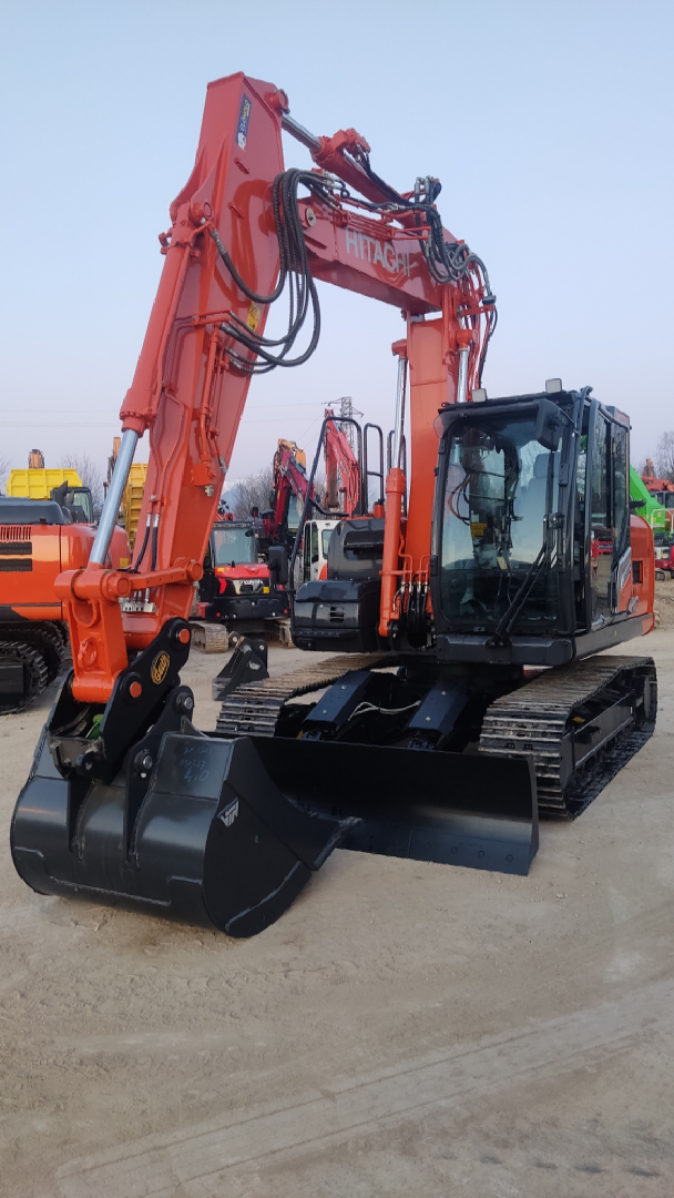 Escavatore cingolato HITACHI ZX 130LCN.7/2P - Franco Clò Macchine Movimento Terra
