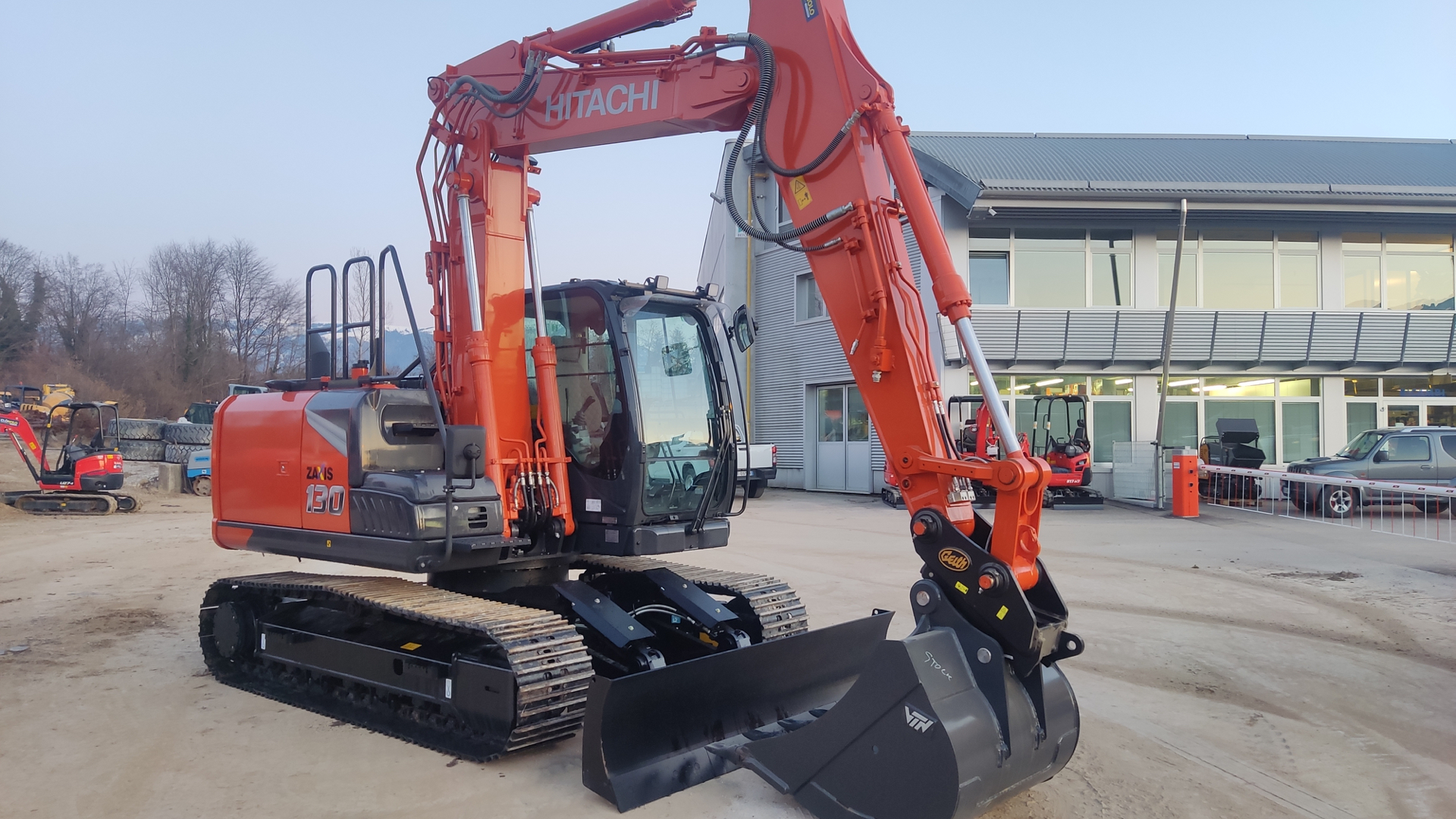 Escavatore cingolato HITACHI ZX 130LCN.7/2P - Franco Clò Macchine Movimento Terra