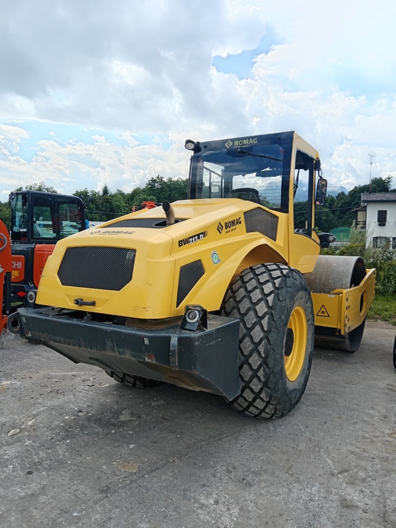 Rullo compattatore BOMAG BW 213 D-5 - Franco Clò Macchine Movimento Terra