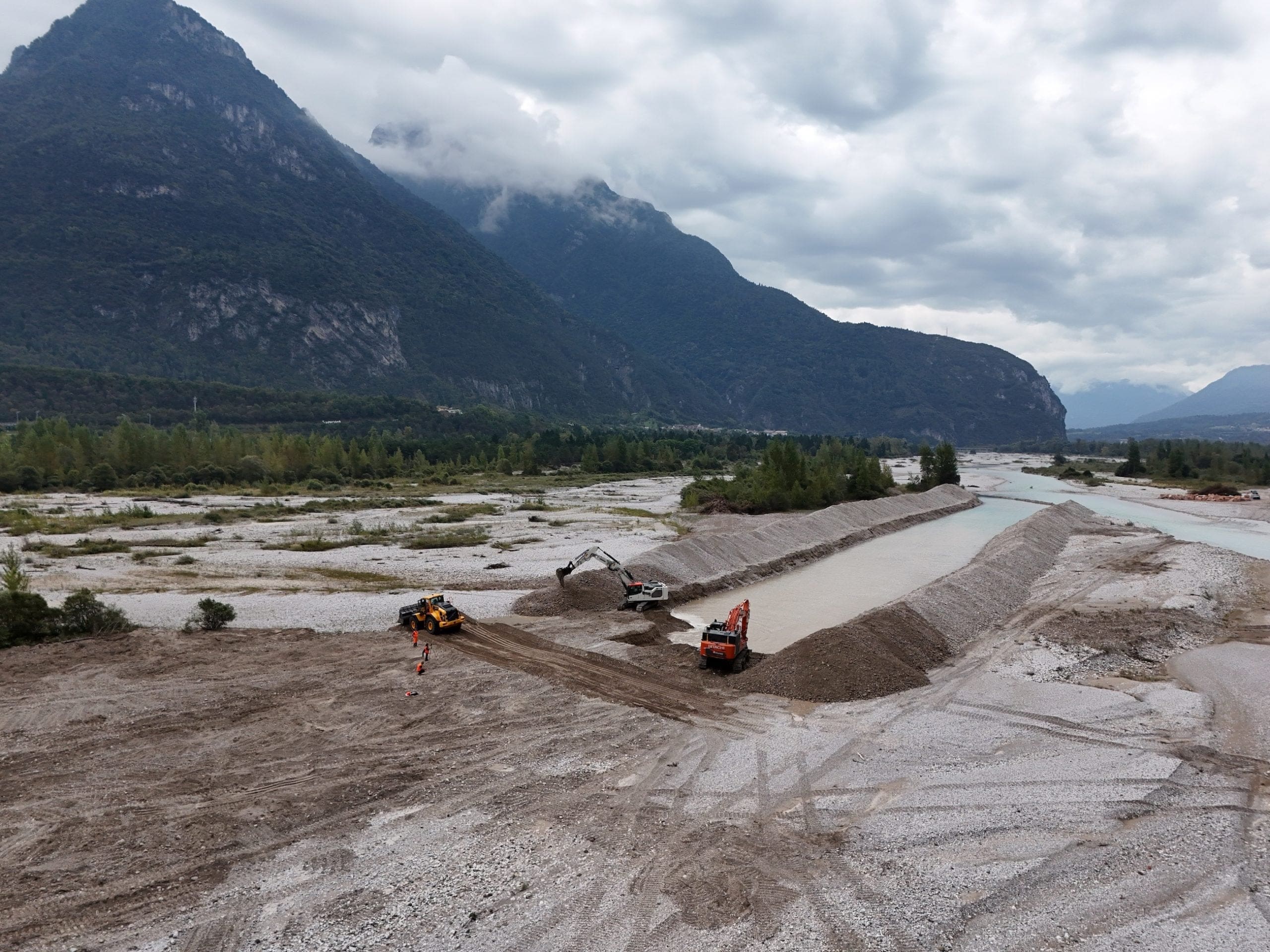 Sulle tracce degli Hitachi nel Bellunese - Franco Clò Macchine Movimento Terra