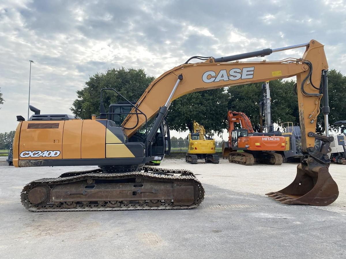 Escavatore cingolato CASE CX 240 D - Franco Clò Macchine Movimento Terra